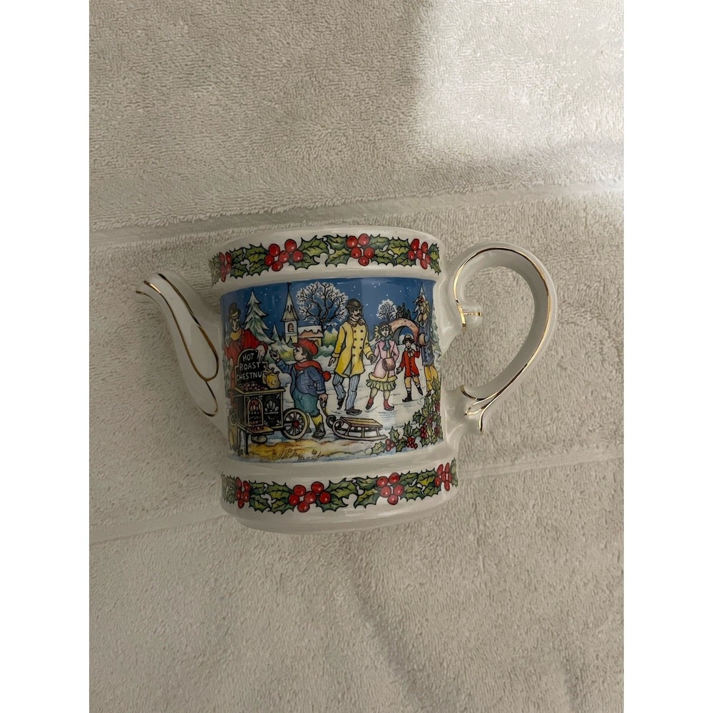 Christmas 1994 SADLER CHRISTMAS HOLIDAY  PATTERN TEAPOT MADE IN ENGLAND No Lid